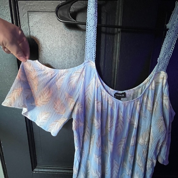 Torrid 2x off shoulder feather print top - Picture 4 of 10